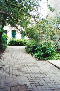 groeninge museum entry 2001.JPG